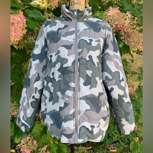 DETRE ladies poly/cotton camouflage puffer jacket With red lining size large GUC